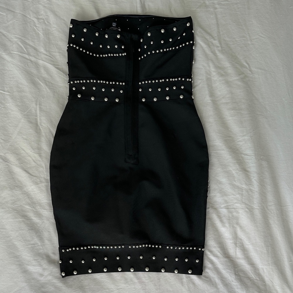 Chic Strapless Black Dress with Metal Stud Detailing - Picture 2 of 7